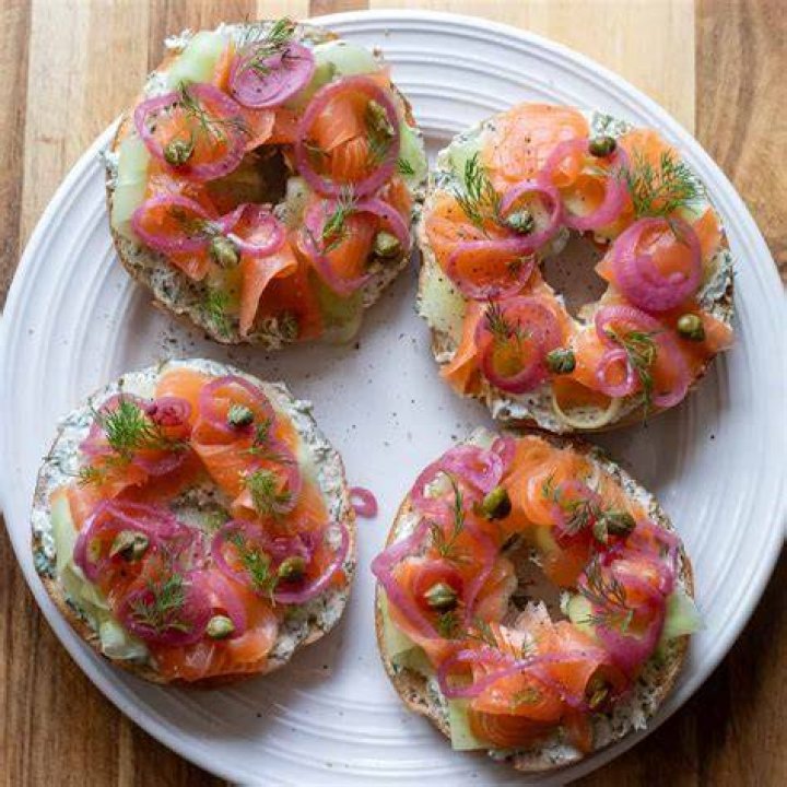 Can a diabetic eat a bagel with cream cheese?