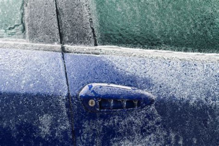 How do I unfreeze my car in the snow?