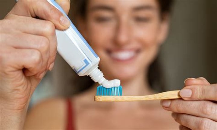 How long do I leave toothpaste on my glasses?