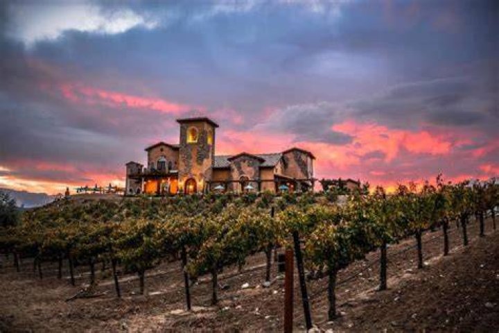 How many wineries are in Sicily?