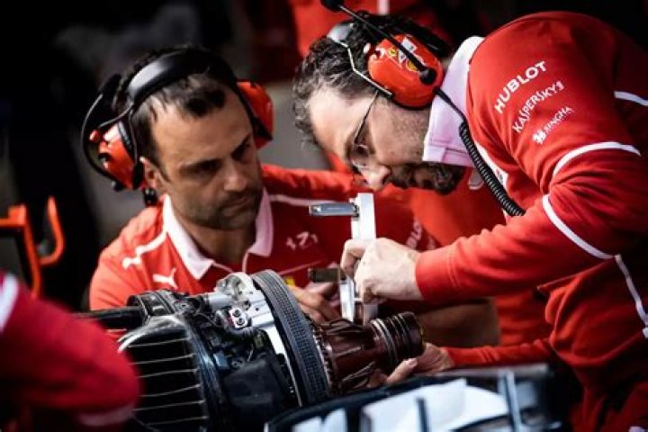 How much do f1 engineers earn?